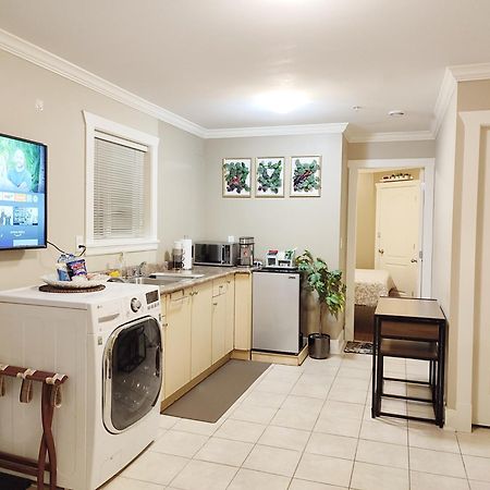 Private Suite W King Bed, Ground Level, Naturally Bright Vancouver Kamer foto