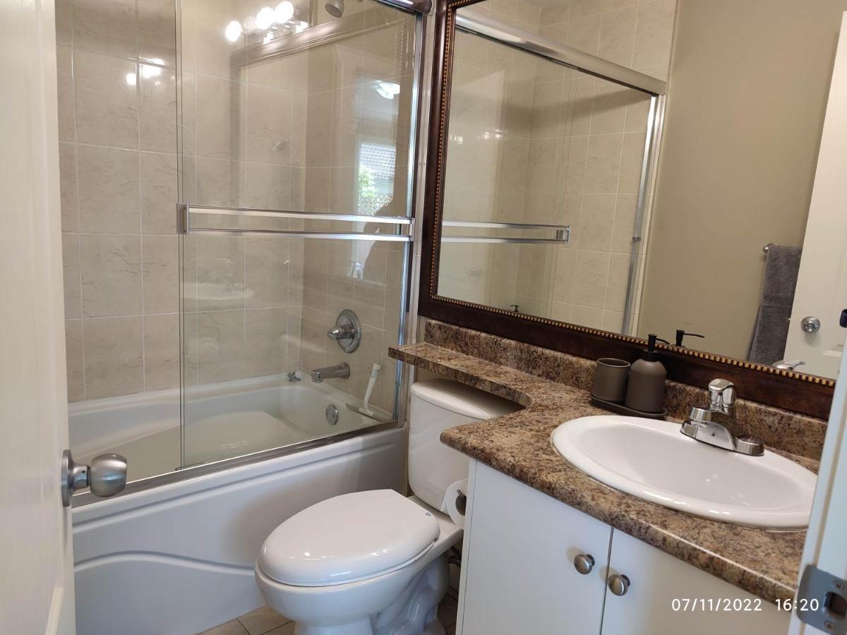 Private Suite W King Bed, Ground Level, Naturally Bright Vancouver Buitenkant foto