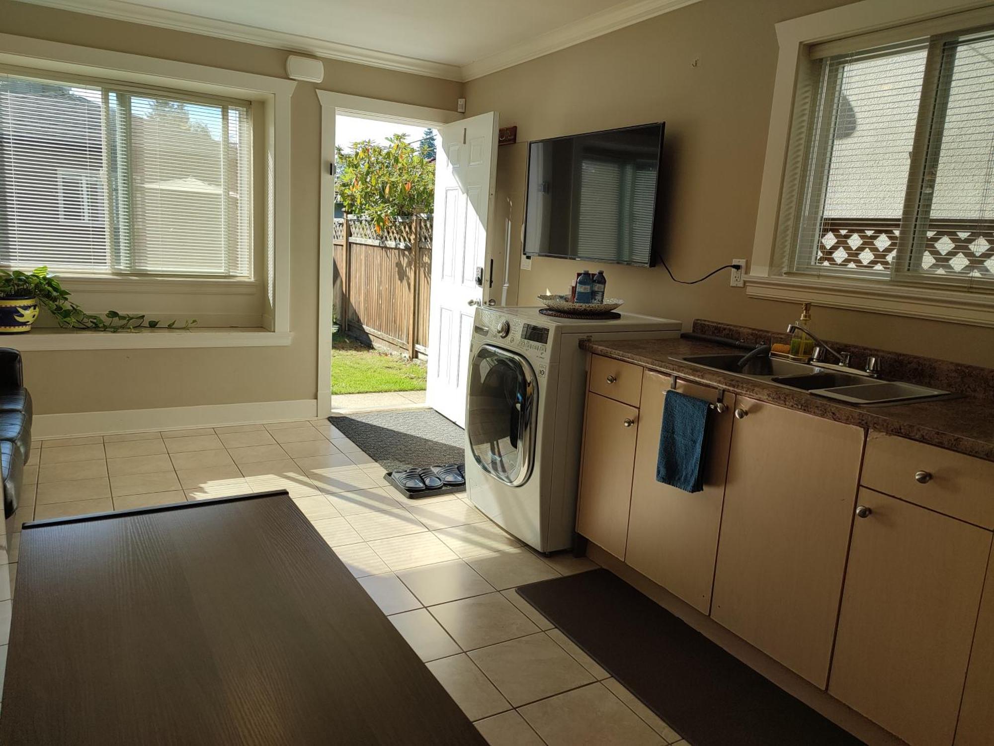 Private Suite W King Bed, Ground Level, Naturally Bright Vancouver Kamer foto