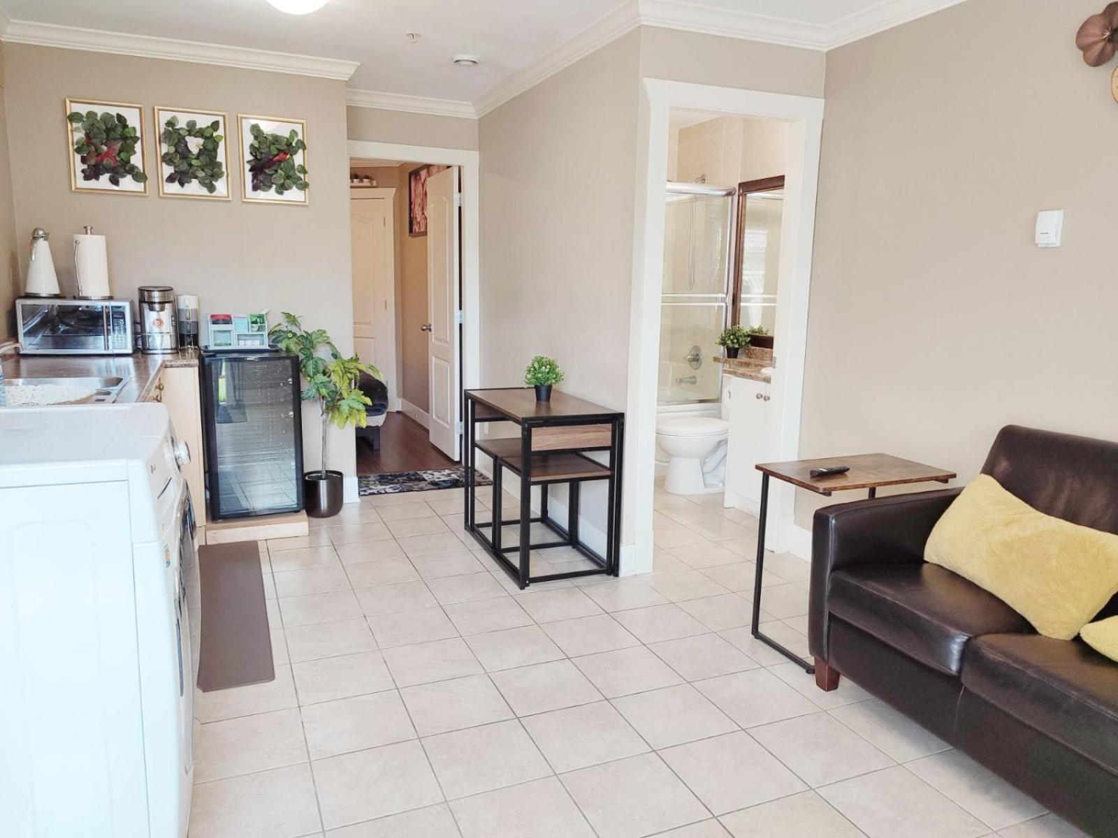 Private Suite W King Bed, Ground Level, Naturally Bright Vancouver Kamer foto